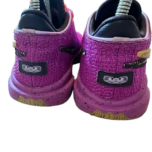 Nike | Youth Size 6 Purple Lebron James Pink Diamond Collection