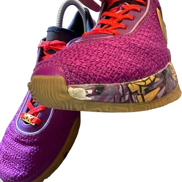 Nike | Youth Size 6 Purple Lebron James Pink Diamond Collection
