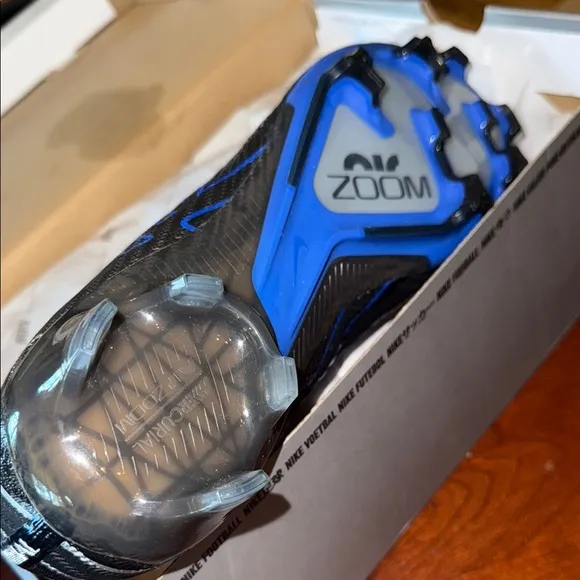 Nike Zoom Superfly 9 Elite FG Soccer Cleats. Size 10.5. New in box. Never worn.
