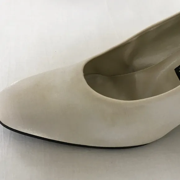 NINA Vintage Satin Pumps Block Heels Cream Off White Size 9