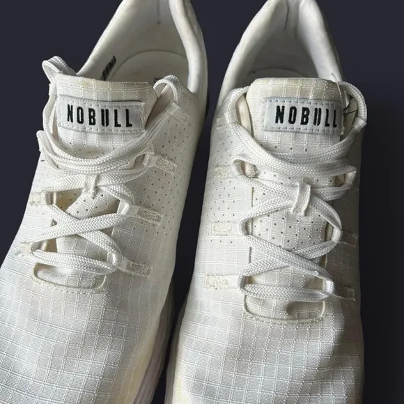 NO BULL White-on-White Trainers – Men’s 10 / Women’s 11.5 – Great Condition
