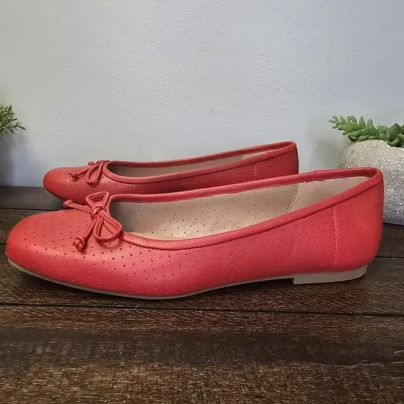 Nordstrom Ashton Perforated Red Ballet Flat Shoes Size 7.5 Square Toe Bow