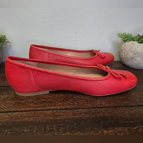 Nordstrom Ashton Perforated Red Ballet Flat Shoes Size 7.5 Square Toe Bow