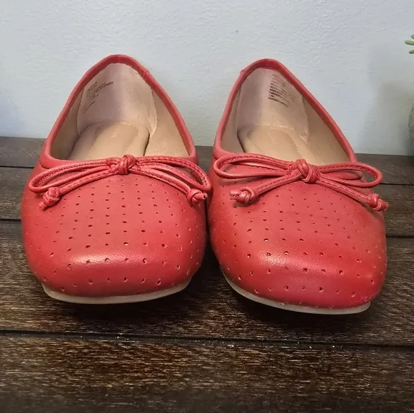 Nordstrom Ashton Perforated Red Ballet Flat Shoes Size 7.5 Square Toe Bow