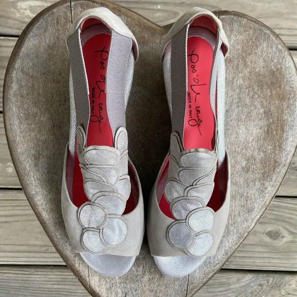 NWOB Pas de Rouge Silver Grey Suede Open Toe T-Strap Wedge Shoe Women's Size 8.5
