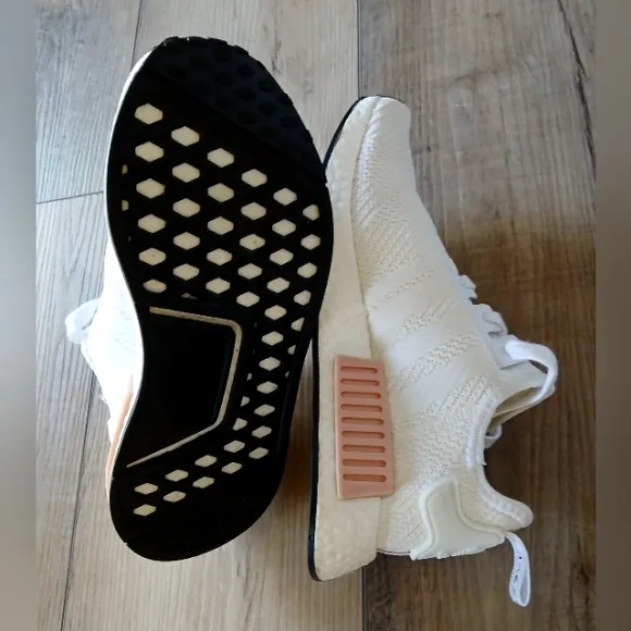 NWOT Adidas NMD_R1 Metallic Plugs Women's Size 5.5