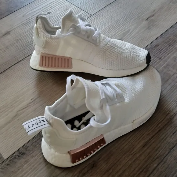 NWOT Adidas NMD_R1 Metallic Plugs Women's Size 5.5