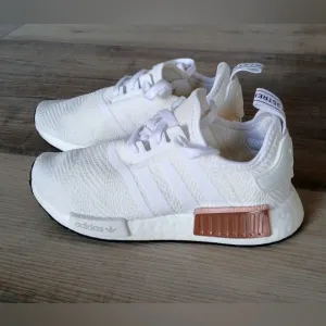NWOT Adidas NMD_R1 Metallic Plugs Women's Size 5.5