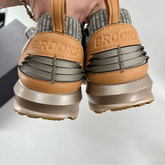 NWOT Brooks Levitate 2 Limited Edition Running Shoes Tan Beige Wood Men 9.5