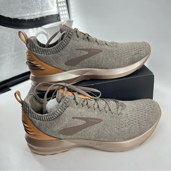 NWOT Brooks Levitate 2 Limited Edition Running Shoes Tan Beige Wood Men 9.5