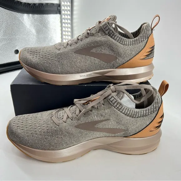 NWOT Brooks Levitate 2 Limited Edition Running Shoes Tan Beige Wood Men 9.5