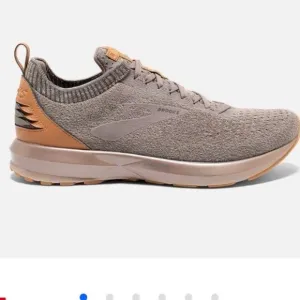 NWOT Brooks Levitate 2 Limited Edition Running Shoes Tan Beige Wood Men 9.5