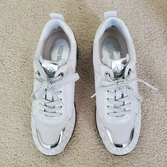 NWOT Michael Kors Wilma Mixed Media Trainer Sneakers Shoes Silver/ White sz6