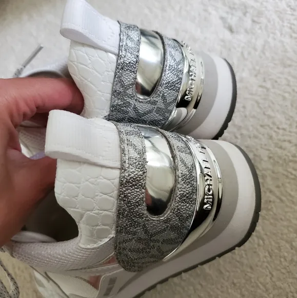 NWOT Michael Kors Wilma Mixed Media Trainer Sneakers Shoes Silver/ White sz6