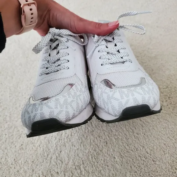 NWOT Michael Kors Wilma Mixed Media Trainer Sneakers Shoes Silver/ White sz6