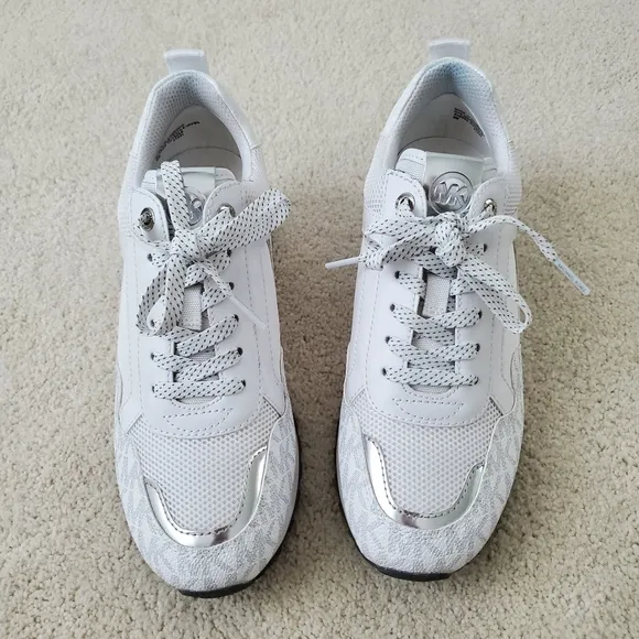 NWOT Michael Kors Wilma Mixed Media Trainer Sneakers Shoes Silver/ White sz6