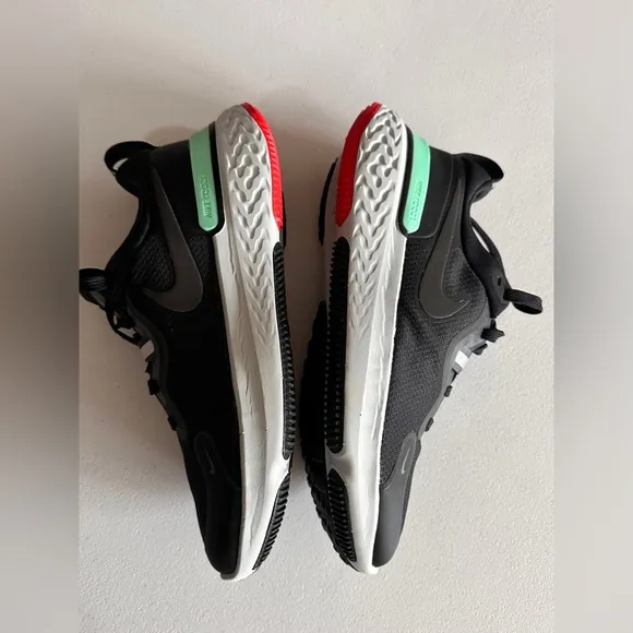 NWOT. Nike React Miler Black Green Glow Running Shoes Size 7.5