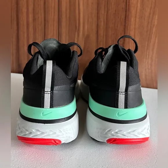 NWOT. Nike React Miler Black Green Glow Running Shoes Size 7.5