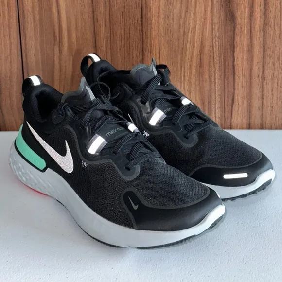 NWOT. Nike React Miler Black Green Glow Running Shoes Size 7.5