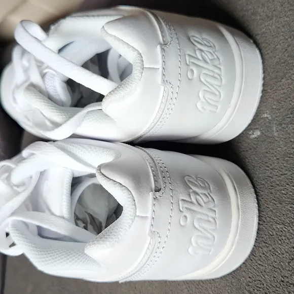 NWOT NIKE SHOES