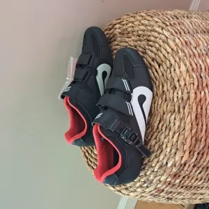 NWOT Peloton Unisex Indoor Spin/Cycling Sneaker‎ Shoes Black/Red EU41/W10/M8