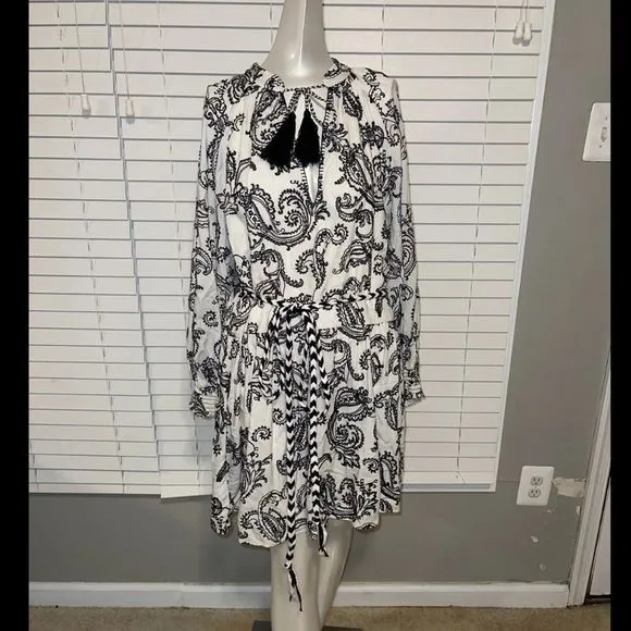NWT Alice   Olivia Lilian Embroidered Mini Dress