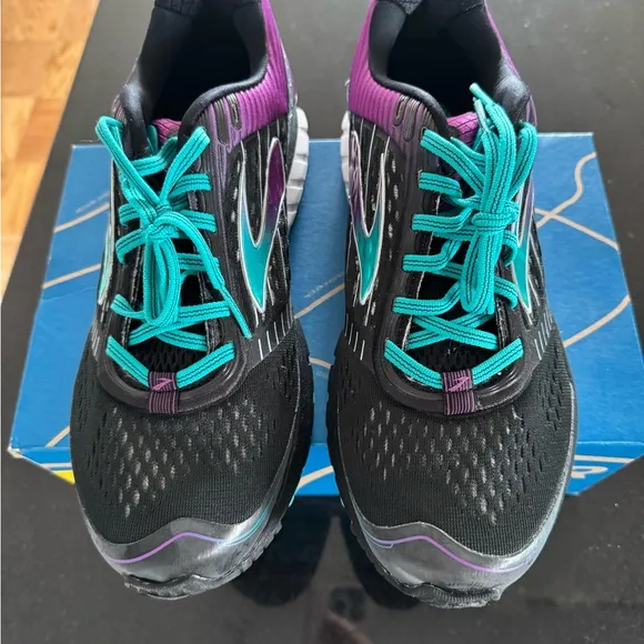 NWT Brooks Ghost 9 Size 10.5 Wide