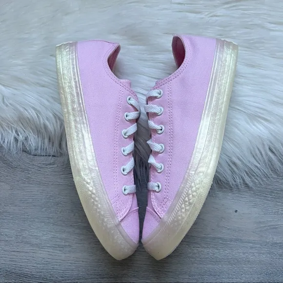 NWT Converse Chuck Taylor All Star Women’s Shoes