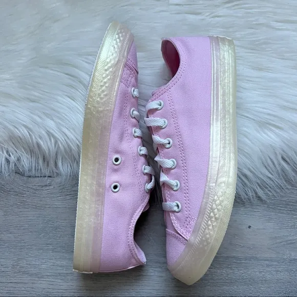 NWT Converse Chuck Taylor All Star Women’s Shoes