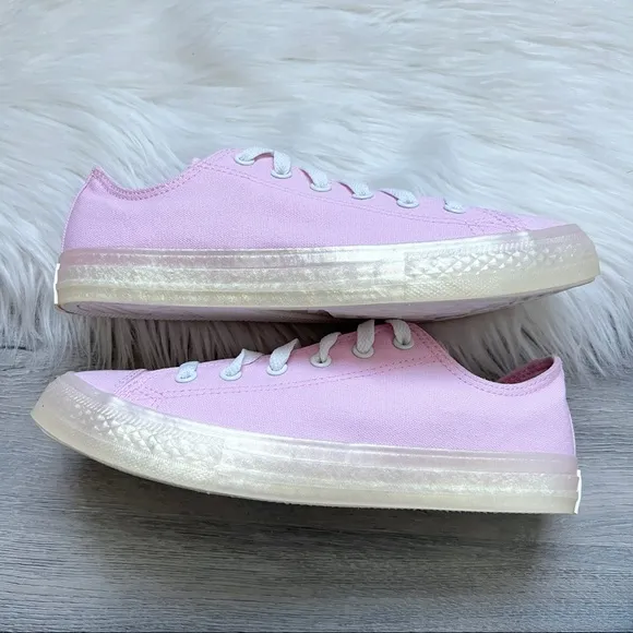 NWT Converse Chuck Taylor All Star Women’s Shoes