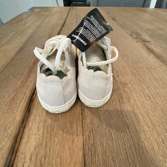 NWT Converse Ctas Low Top Scalloped Suede Egret Cream Girls Size 2