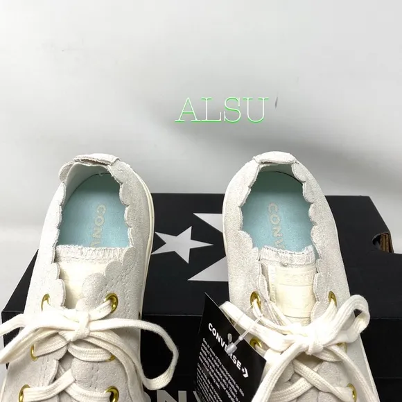 NWT Converse Ctas Low Top Scalloped Suede Egret Cream Girls Size 2