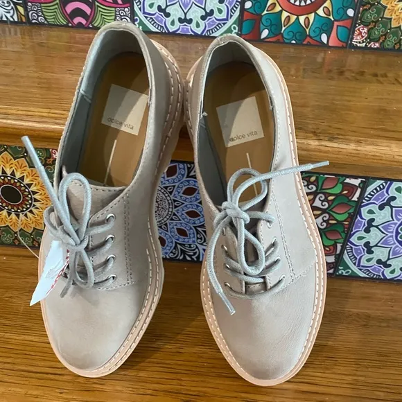 NWT DOLCE VITA leather shoes with white high rise soles! NEUTRAL &amp; FUN!!