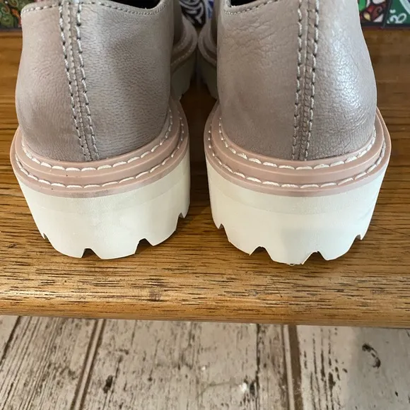NWT DOLCE VITA leather shoes with white high rise soles! NEUTRAL &amp; FUN!!