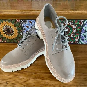 NWT DOLCE VITA leather shoes with white high rise soles! NEUTRAL &amp; FUN!!