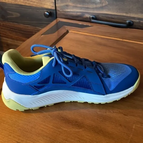 NWT HELLY HANSEN Trekking / Hiking /running shoes blue and yellow women's 7