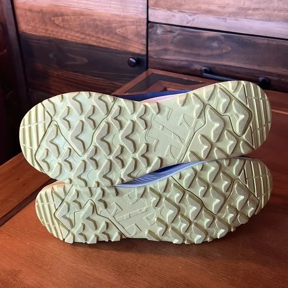NWT HELLY HANSEN Trekking / Hiking /running shoes blue and yellow women's 7
