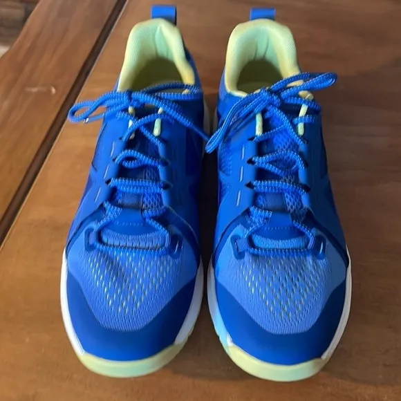 NWT HELLY HANSEN Trekking / Hiking /running shoes blue and yellow women's 7