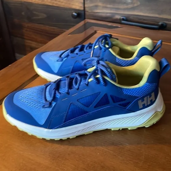 NWT HELLY HANSEN Trekking / Hiking /running shoes blue and yellow women's 7