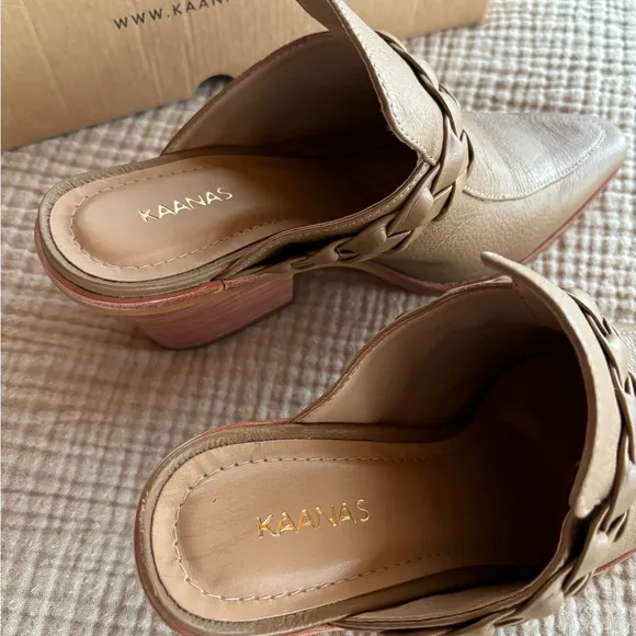 NWT Kaanas Leather Shoes