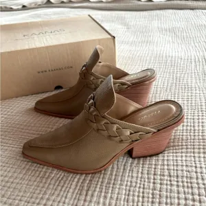 NWT Kaanas Leather Shoes