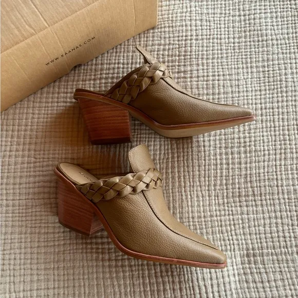 NWT Kaanas Leather Shoes