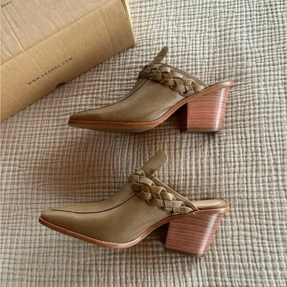 NWT Kaanas Leather Shoes