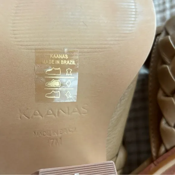 NWT Kaanas Leather Shoes