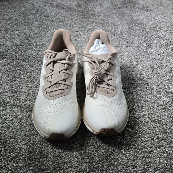 NWT Lane-Eight Women's Relay Trainer in Latte