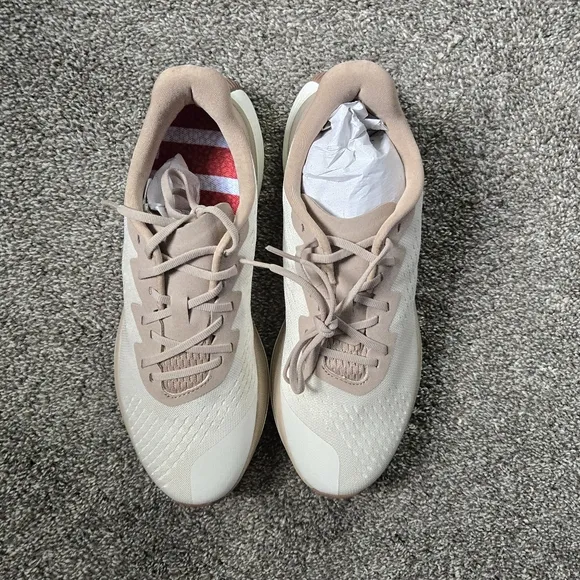 NWT Lane-Eight Women's Relay Trainer in Latte