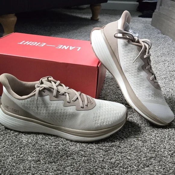NWT Lane-Eight Women's Relay Trainer in Latte