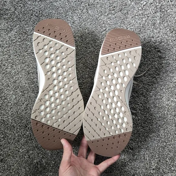 NWT Lane-Eight Women's Relay Trainer in Latte