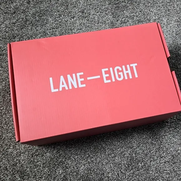 NWT Lane-Eight Women's Relay Trainer in Latte