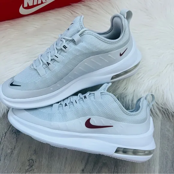 NWT Nike Air Max Axis Women’s Shoes